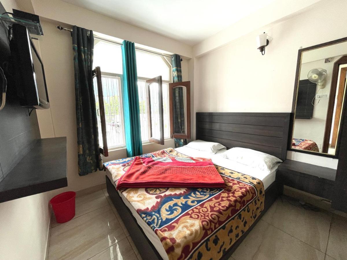 Hotel Prince ! Nainital Mall Road-Prime-Location In-Front-Of-Naini-Lake Hygiene-And-Spacious-Room Kültér fotó