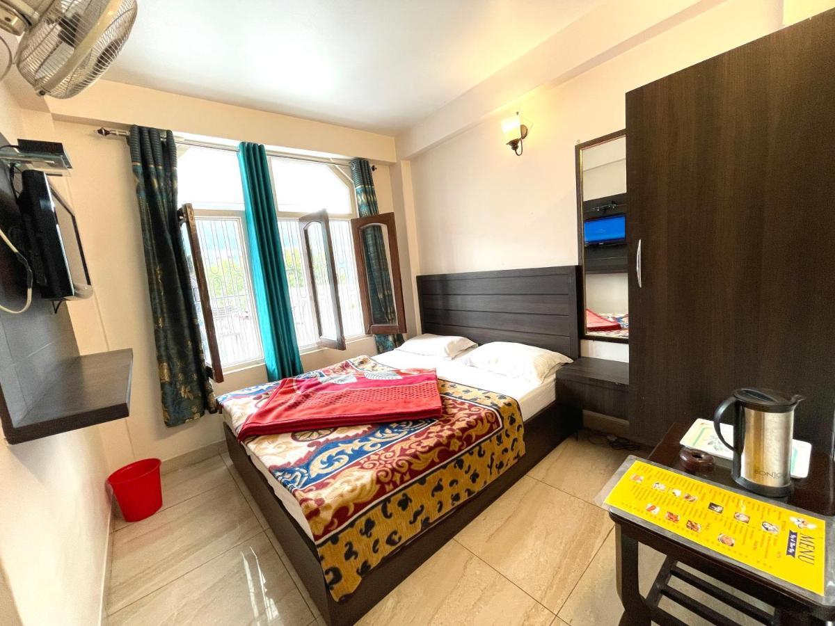 Hotel Prince ! Nainital Mall Road-Prime-Location In-Front-Of-Naini-Lake Hygiene-And-Spacious-Room Kültér fotó