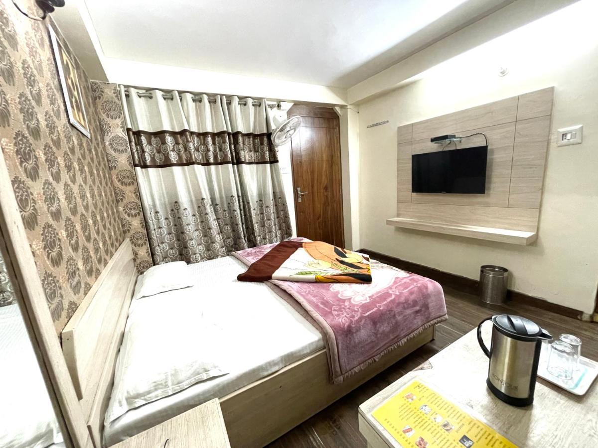 Hotel Prince ! Nainital Mall Road-Prime-Location In-Front-Of-Naini-Lake Hygiene-And-Spacious-Room Kültér fotó