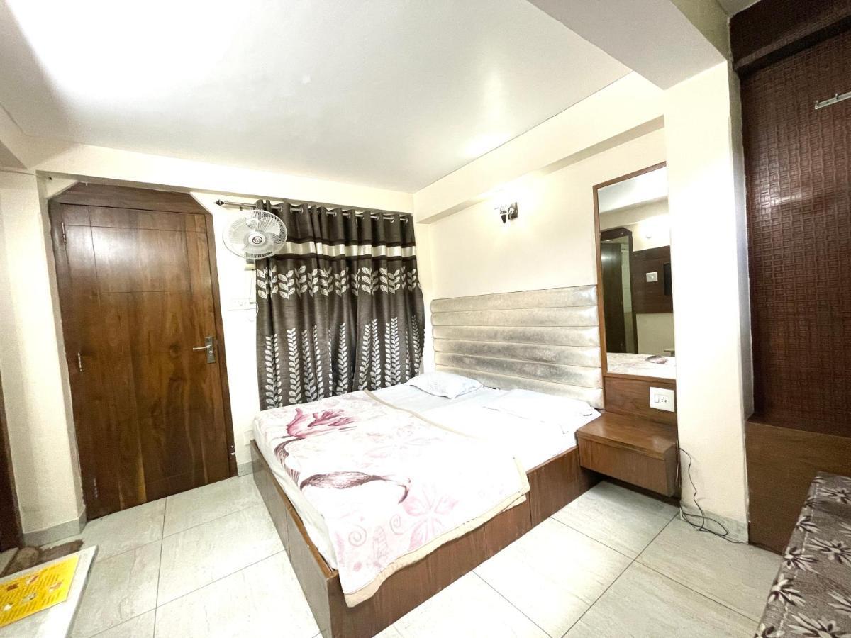 Hotel Prince ! Nainital Mall Road-Prime-Location In-Front-Of-Naini-Lake Hygiene-And-Spacious-Room Kültér fotó